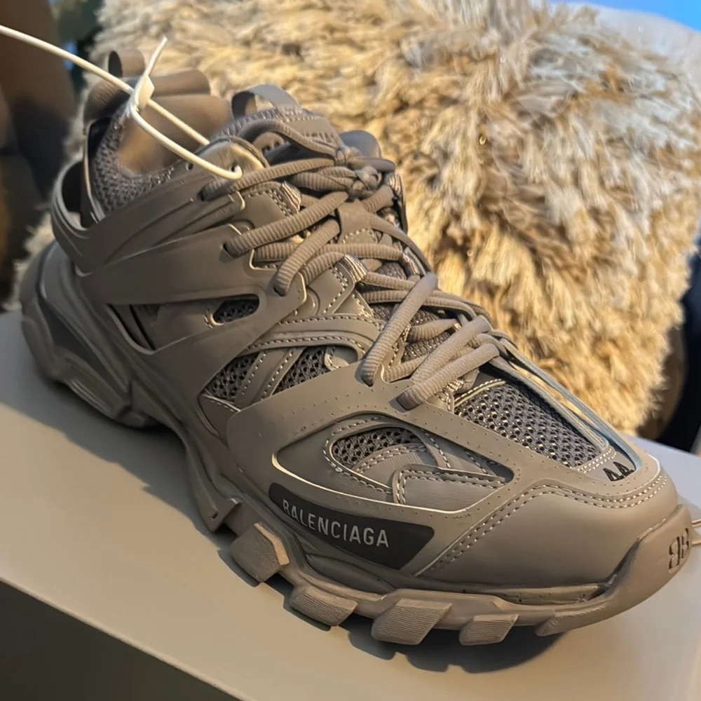 Men’s Balenciaga Sneakers - Picture 3 of 5